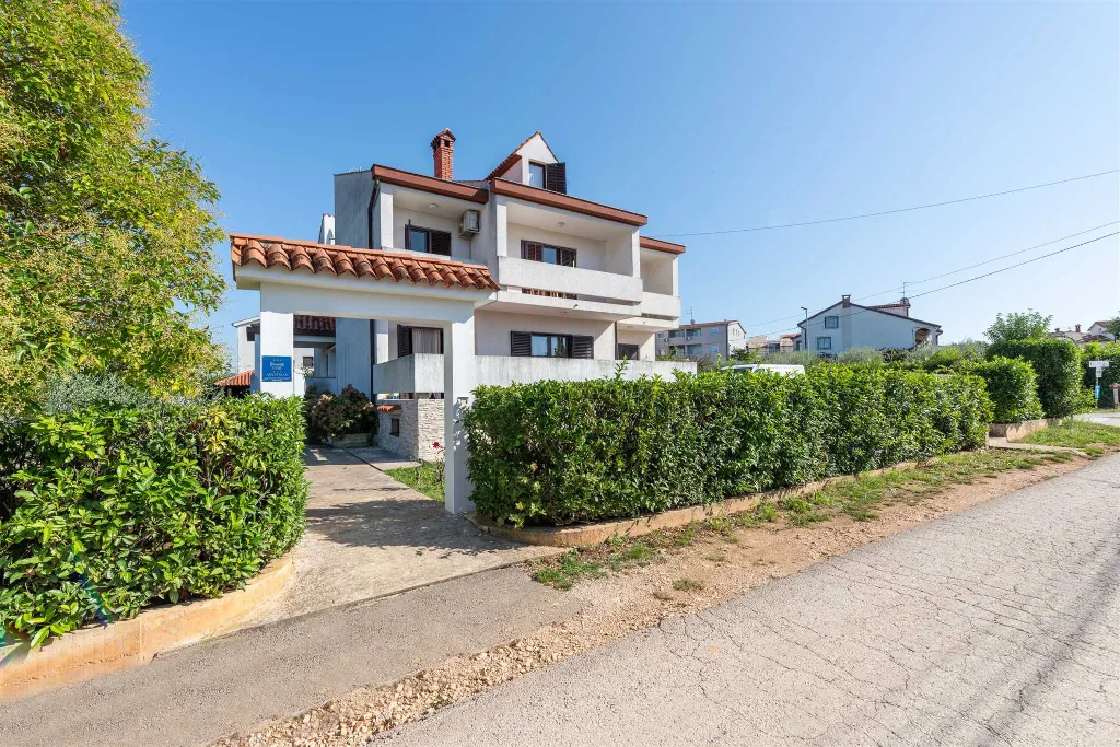 Pet-Friendly Apartment Near the Sea in Funtana for 3