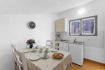 2-Bedroom Apartment in Funtana for 4 Guests