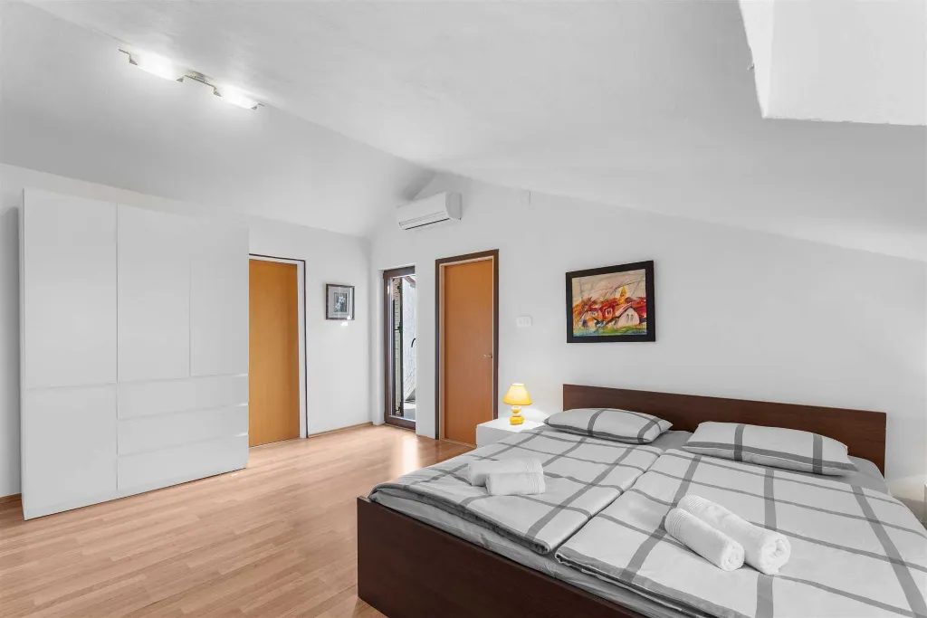 2-Bedroom Apartment in Funtana for 4 Guests