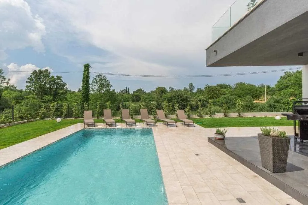 3-Bedroom Villa in Žminj for 6 Guests