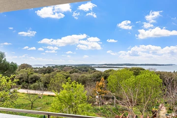 2-Bedroom Apartment with Sea View in Štinjan