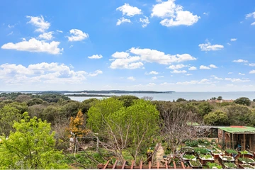 2-Bedroom Apartment with Sea View in Štinjan