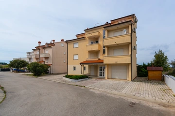 2-Bedroom Apartment with Sea View in Štinjan