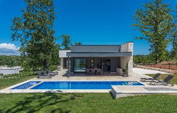 2-Bedroom Villa in Sveti Petar u Šumi (Up to 6)