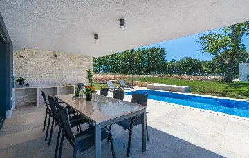 2-Bedroom Villa in Sveti Petar u Šumi (Up to 6)