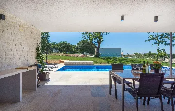 2-Bedroom Villa in Sveti Petar u Šumi (Up to 6)