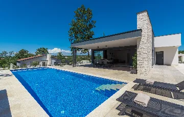2-Bedroom Villa in Sveti Petar u Šumi (Up to 6)