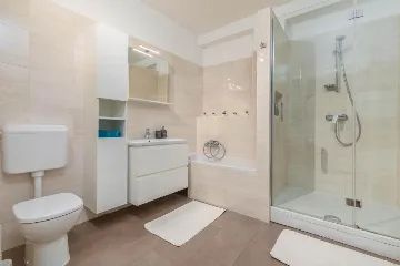 2-Bedroom Apartment in Pula (Sleeps up to 6)