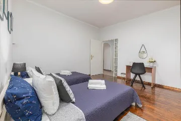 2-Bedroom Apartment in Pula (Sleeps up to 6)