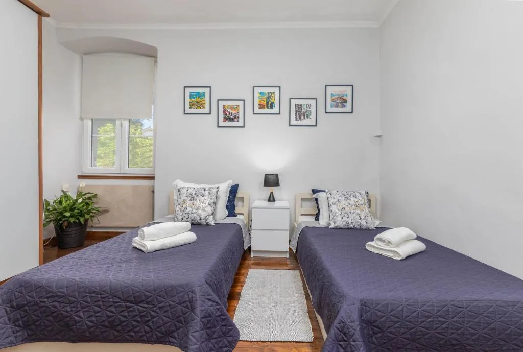 2-Bedroom Apartment in Pula (Sleeps up to 6)