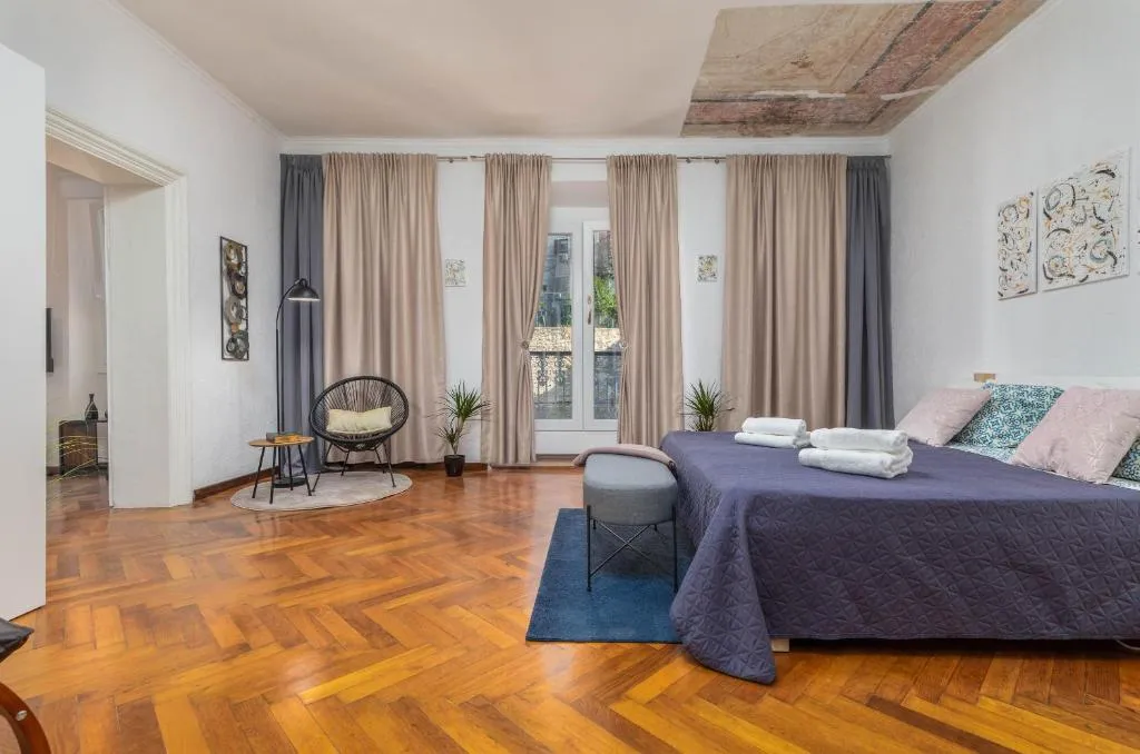 2-Bedroom Apartment in Pula (Sleeps up to 6)