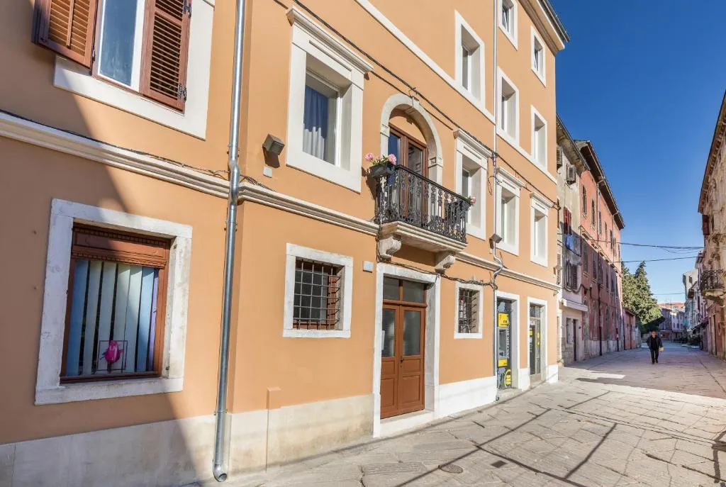 2-Bedroom Apartment in Pula (Sleeps up to 6)