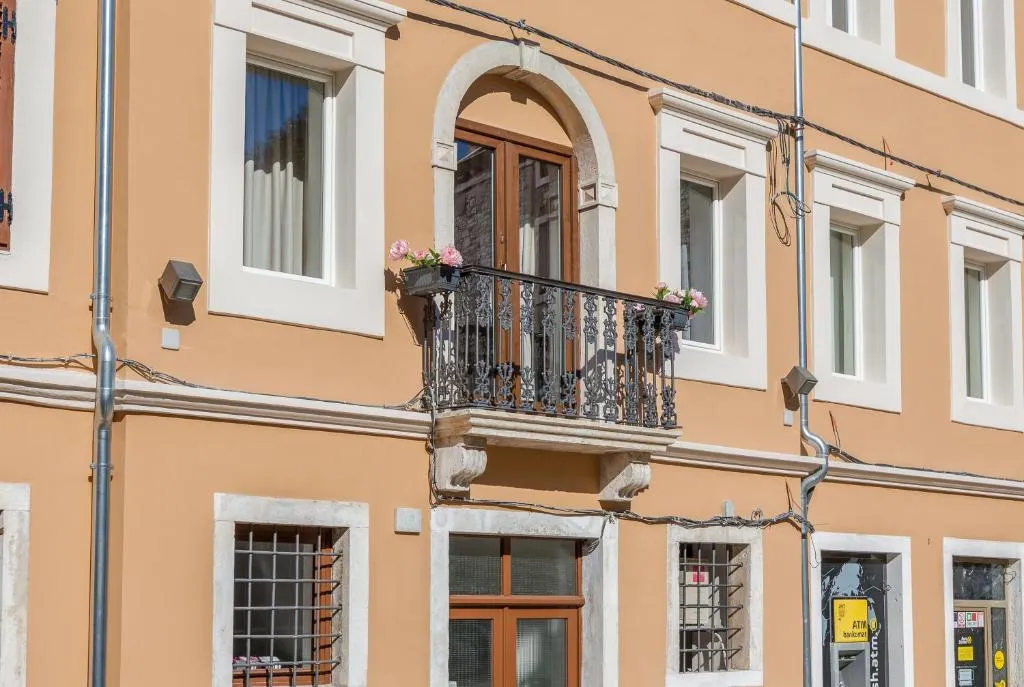 2-Bedroom Apartment in Pula (Sleeps up to 6)