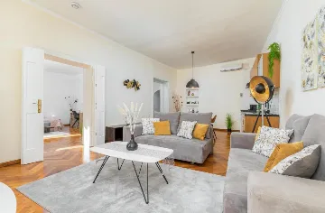 2-Bedroom Apartment in Pula (Sleeps up to 6)