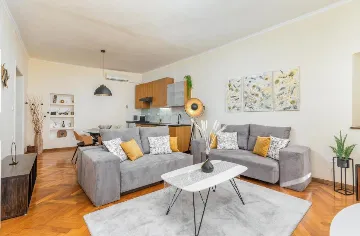 2-Bedroom Apartment in Pula (Sleeps up to 6)