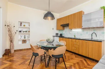 2-Bedroom Apartment in Pula (Sleeps up to 6)