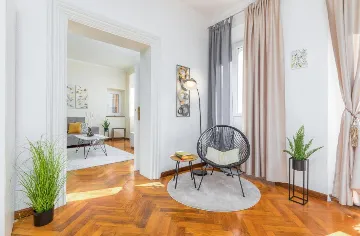 2-Bedroom Apartment in Pula (Sleeps up to 6)