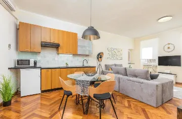 2-Bedroom Apartment in Pula (Sleeps up to 6)