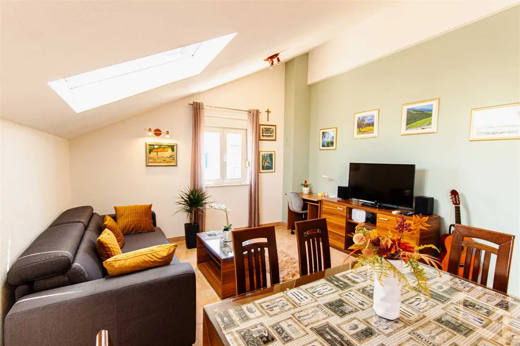 Split Sea-View Apartment for Up to 5 Guests