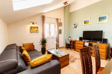 Split Sea-View Apartment for Up to 5 Guests