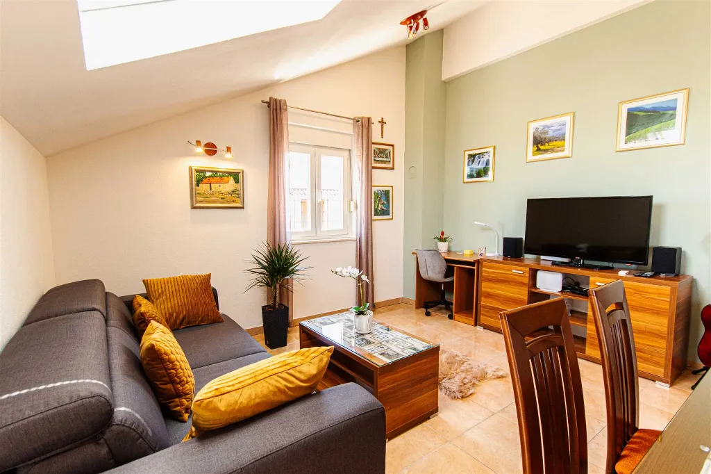 Split Sea-View Apartment for Up to 5 Guests