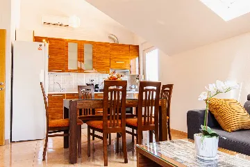 Split Sea-View Apartment for Up to 5 Guests