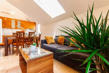 Split Sea-View Apartment for Up to 5 Guests