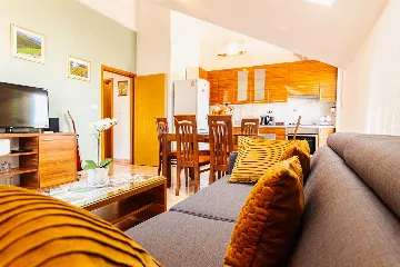 Split Sea-View Apartment for Up to 5 Guests