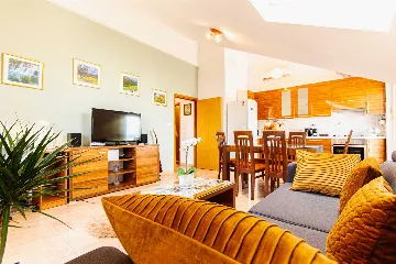 Split Sea-View Apartment for Up to 5 Guests