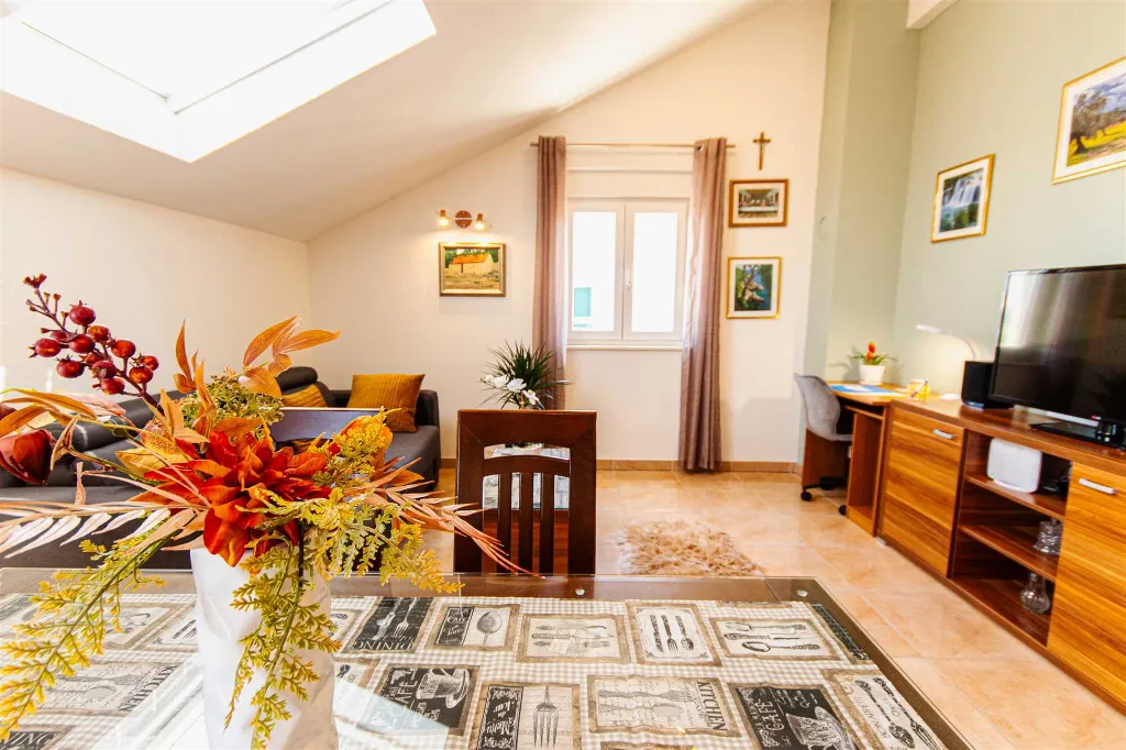 Split Sea-View Apartment for Up to 5 Guests