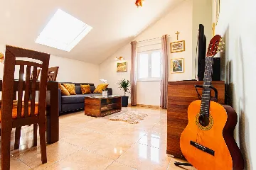 Split Sea-View Apartment for Up to 5 Guests