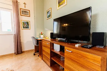 Split Sea-View Apartment for Up to 5 Guests