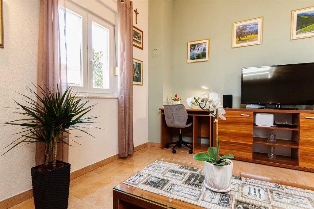 Split Sea-View Apartment for Up to 5 Guests