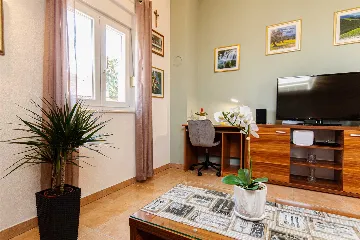 Split Sea-View Apartment for Up to 5 Guests