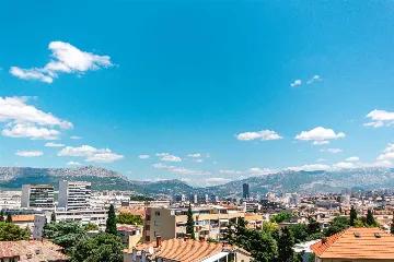 Split Sea-View Apartment for Up to 5 Guests