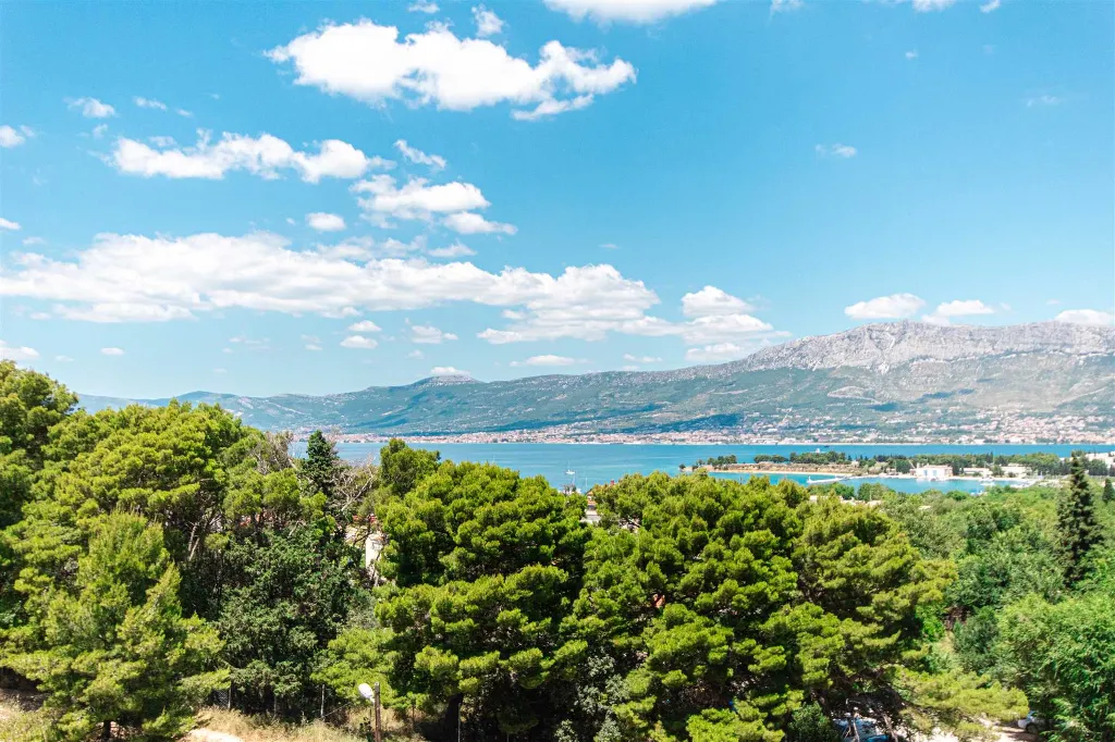 Split Sea-View Apartment for Up to 5 Guests