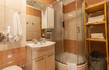 Split Sea-View Apartment for Up to 5 Guests