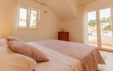 Split Sea-View Apartment for Up to 5 Guests