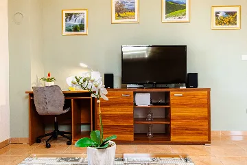 Split Sea-View Apartment for Up to 5 Guests