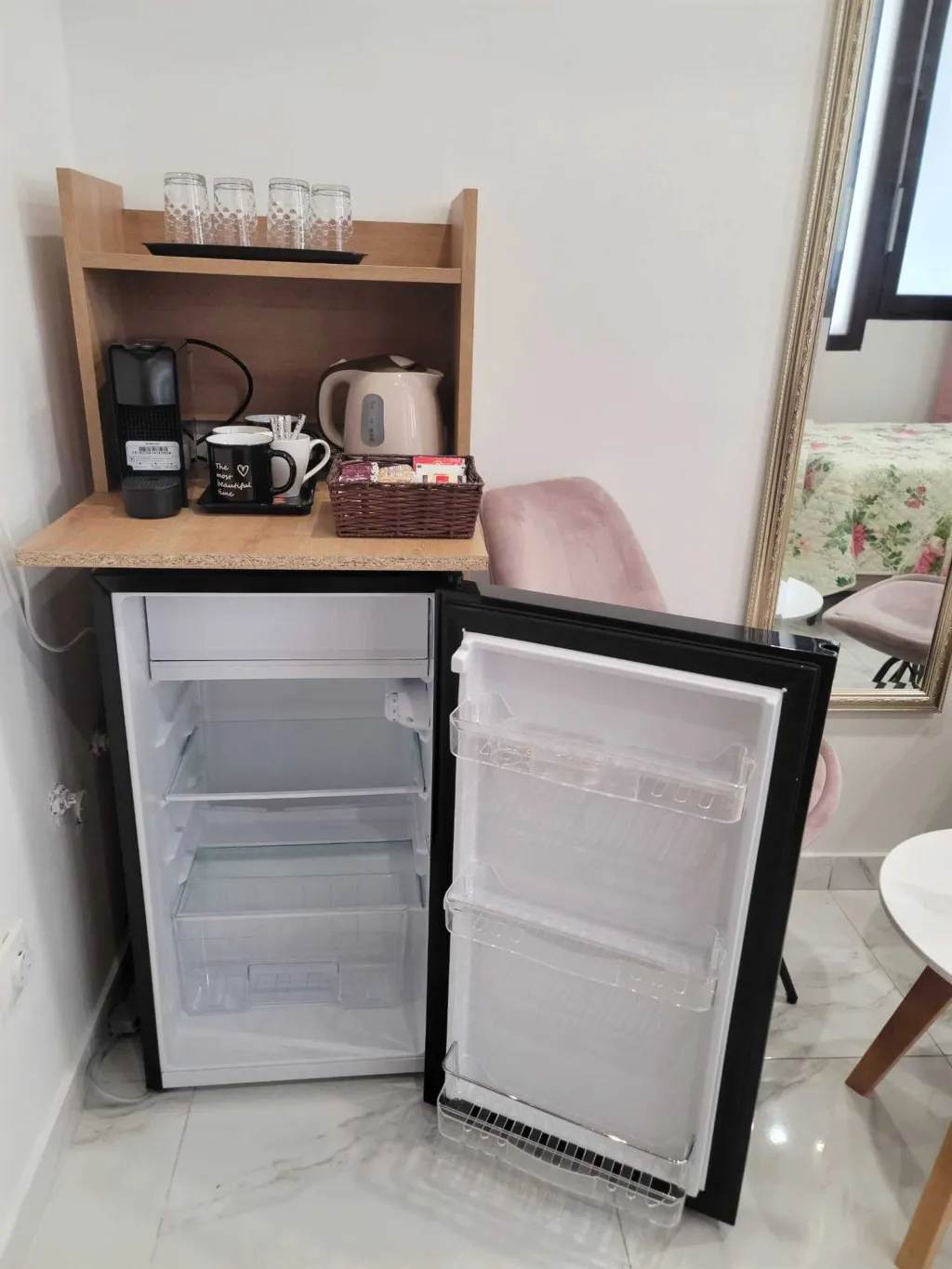 Ground-Floor Room with Separate Entrance, Split