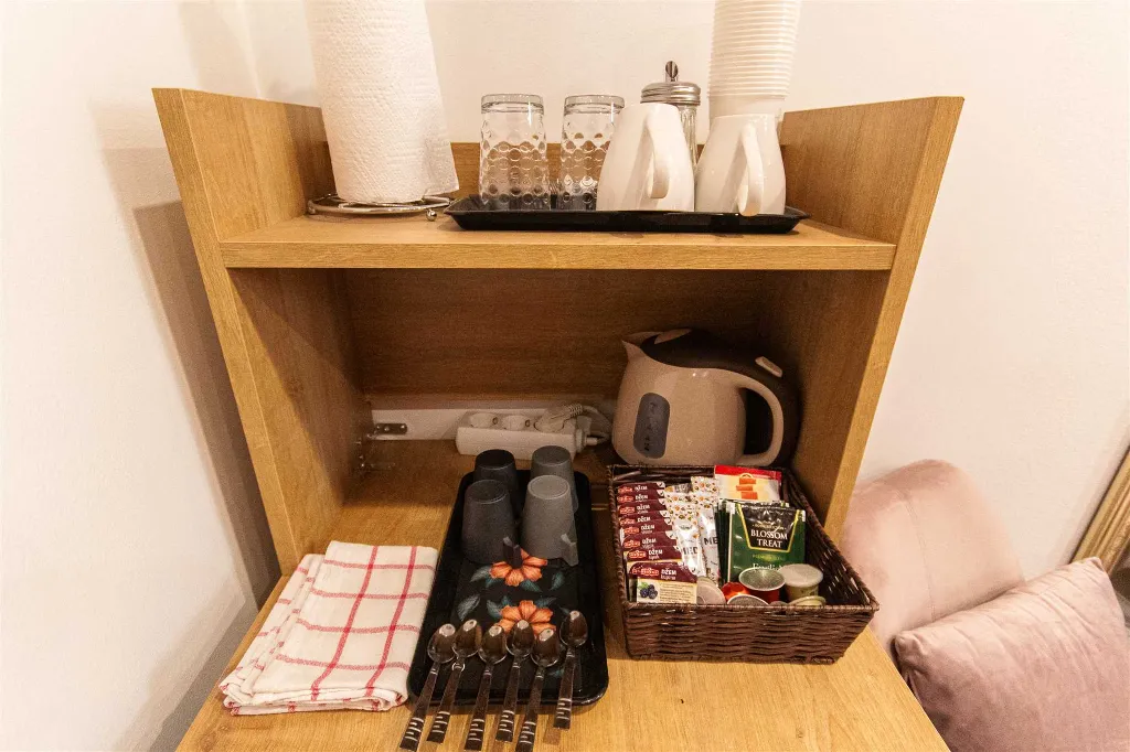 Ground-Floor Room with Separate Entrance, Split