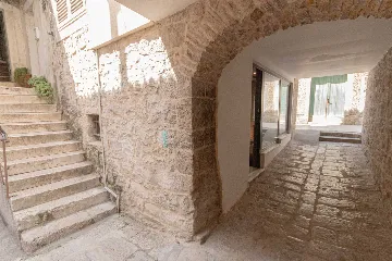 Ground-Floor Room with Separate Entrance, Split