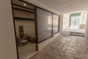 Ground-Floor Room with Separate Entrance, Split