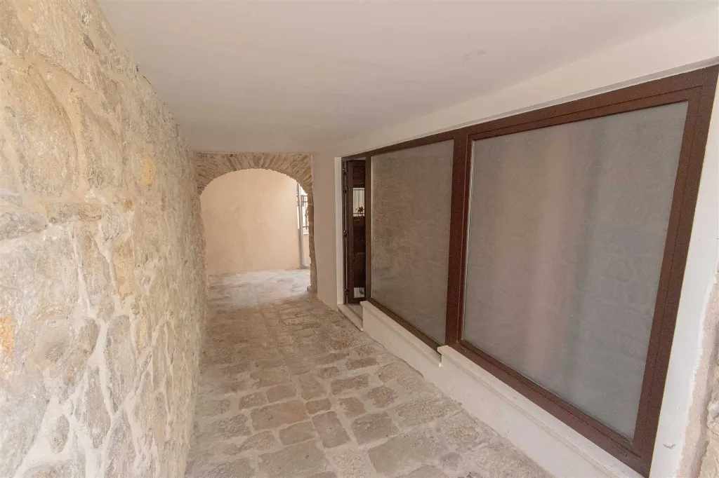 Ground-Floor Room with Separate Entrance, Split