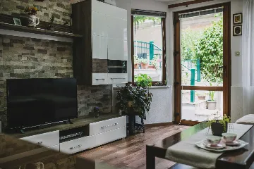 Split 3-Bedroom Apartment with Private Garden