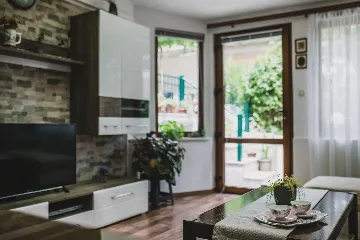 Split 3-Bedroom Apartment with Private Garden