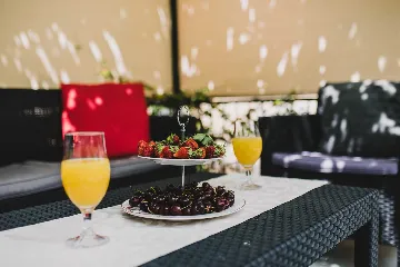 Split 3-Bedroom Apartment with Private Garden