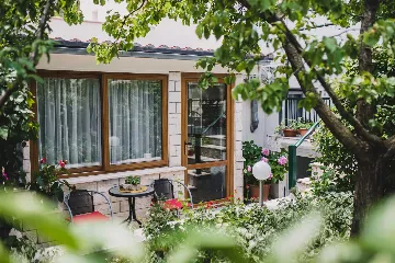 Split 3-Bedroom Apartment with Private Garden