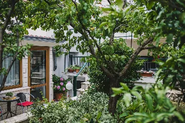 Split 3-Bedroom Apartment with Private Garden