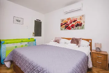 Split 3-Bedroom Apartment with Private Garden